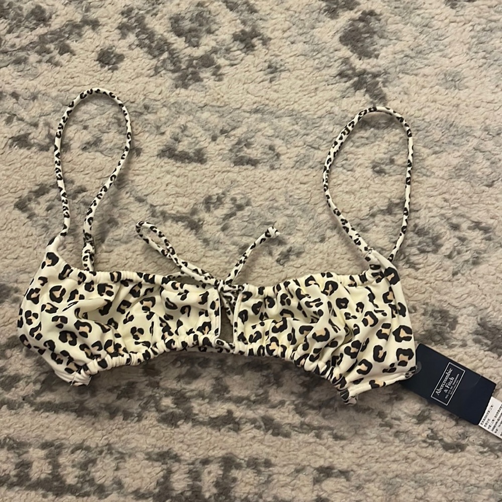 🔥NWT Abercrombie & Fitch bikini top